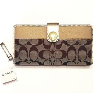 Coach Signature Stripe Wallet NWT!!🧁💕